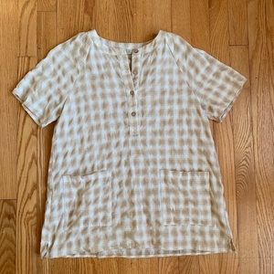 Tan & white checked top w/ buttons & front pockets